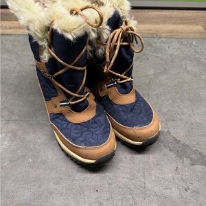 BearPaw Quilted Navy and Tan Winter Boots